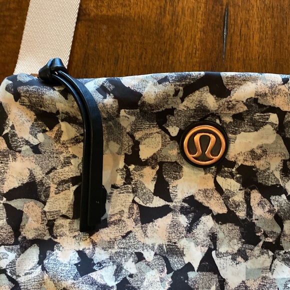 Lululemon Crossbody bag. - Picture 2 of 6